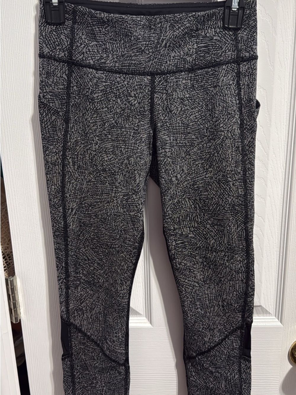 Lululemon Printed Black & Gray Yoga Leggings